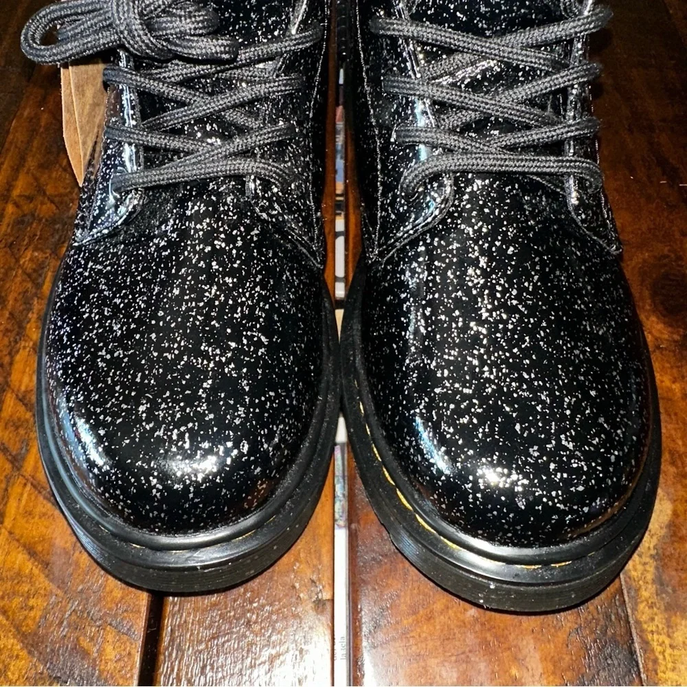 NWT Dr. Martens 1460 GLITTER LACE UP BOOTS COLOR:Black Cosmic Glitter Sz Youth 3